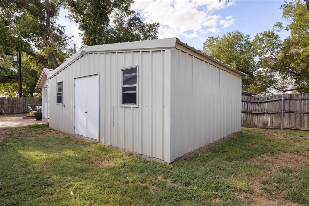 310 West 6th Street Tolar, TX 76476 - Photo 21 of 27 a view of a back yard of the house