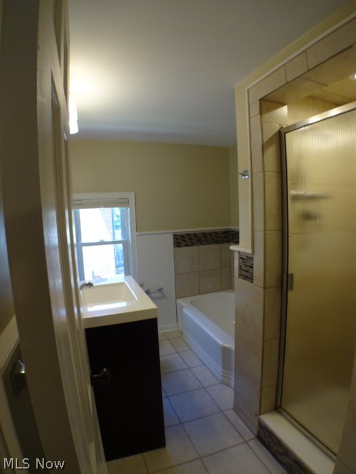 3563 Grosvenor Road Cleveland, OH 44118 - Photo 5 of 18 Gallery Image 5