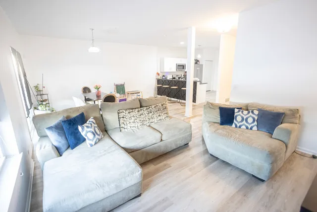 $345,000 | 1010 Regent Drive, Matteson, IL 60443