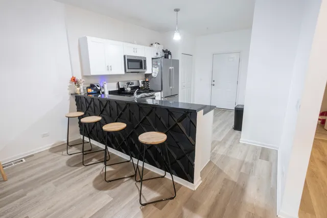 $345,000 | 1010 Regent Drive, Matteson, IL 60443