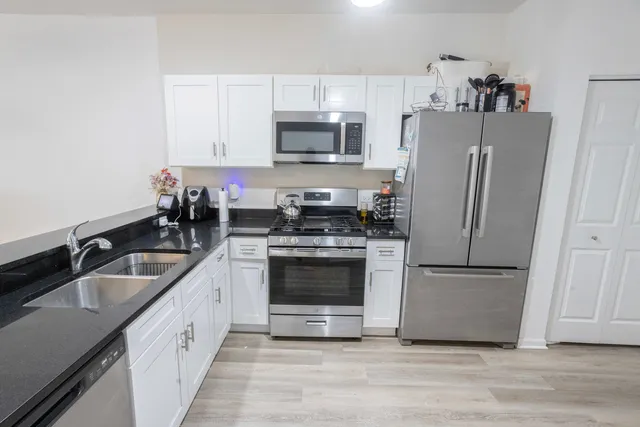 $345,000 | 1010 Regent Drive, Matteson, IL 60443