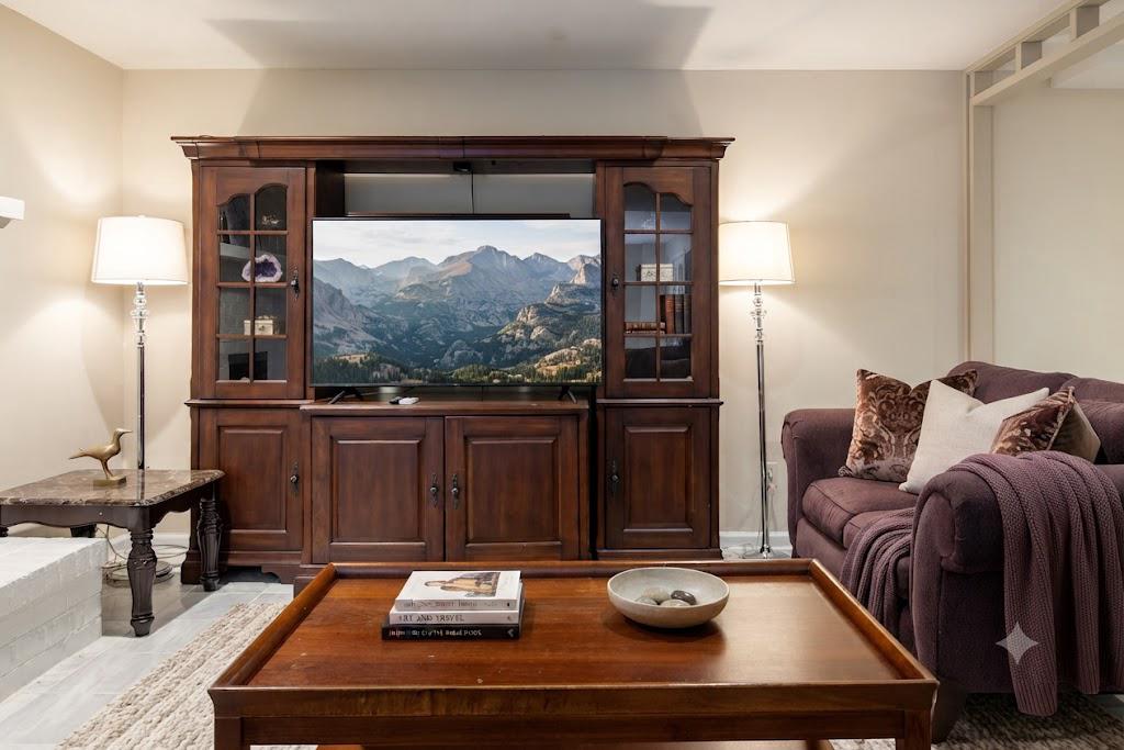 6034 Chesterbrook Road, Unit B McLean, VA 22101 - Photo 11 of 32 Calming living room area