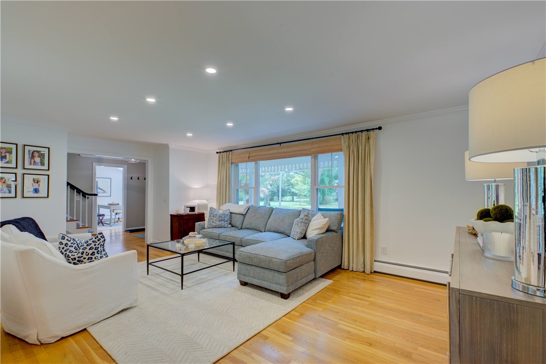 22 Pinetop Road Barrington, RI 02806 - Photo 9 of 40