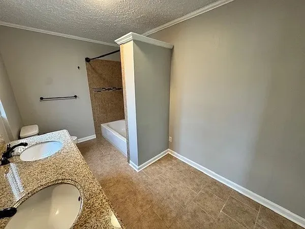 $2,300 | 203 North Lake Drive, Brunswick, GA 31525