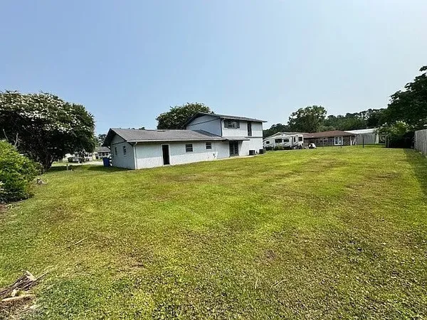 $2,300 | 203 North Lake Drive, Brunswick, GA 31525