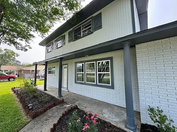 $2,300 | 203 North Lake Drive, Brunswick, GA 31525