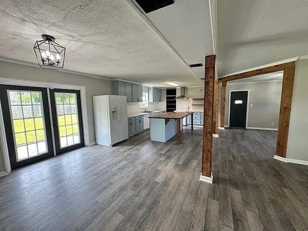 $2,300 | 203 North Lake Drive, Brunswick, GA 31525