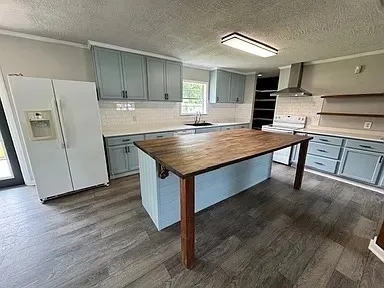 $2,300 | 203 North Lake Drive, Brunswick, GA 31525