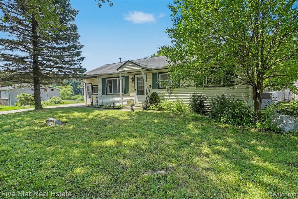 14506 Eddy Lake Road Fenton, MI 48430 - Photo 3 of 22