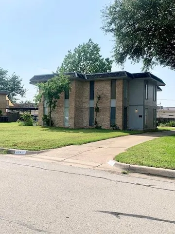 $1,200 | 6240 Wheaton Drive, Unit 6242, Fort Worth, TX 76133