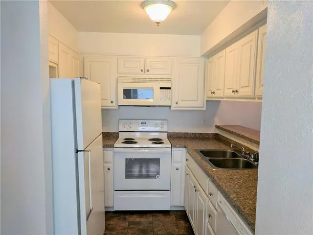 $1,200 | 6240 Wheaton Drive, Unit 6242, Fort Worth, TX 76133