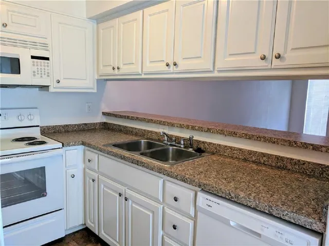 $1,200 | 6240 Wheaton Drive, Unit 6242, Fort Worth, TX 76133