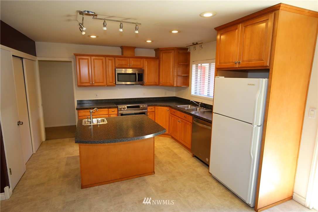 2845 McLeod Road Bellingham, WA 98225 - Photo 3 of 19 Gallery Image 3