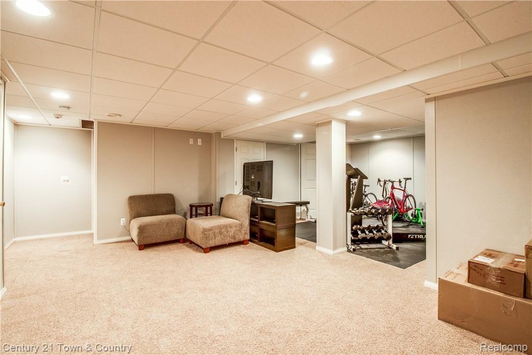 2153 Alsdorf Avenue Rochester, MI 48309 - Photo 38 of 48 INTERIORS (40 of 44).jpg