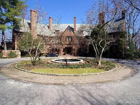a view of a water fountain in front of building
