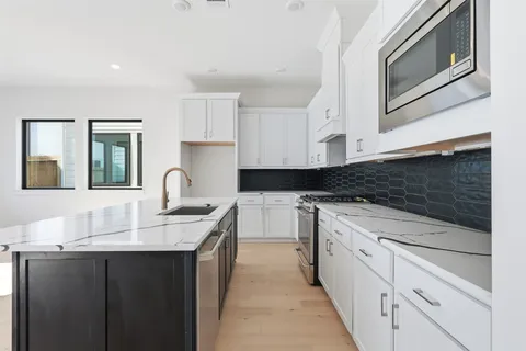 $749,900 | 1418 Caywood Lane, Unit C, Houston, TX 77055