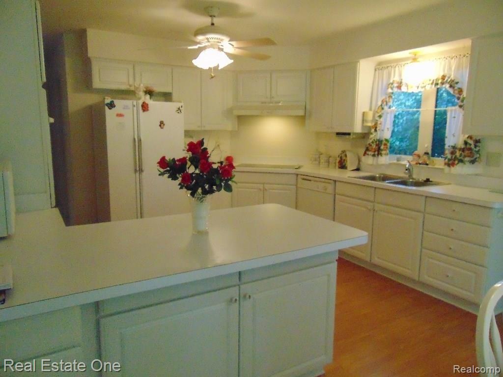 44802 West 10 Mile Road Novi, MI 48375 - Photo 9 of 36 spacious kitchen.JPG