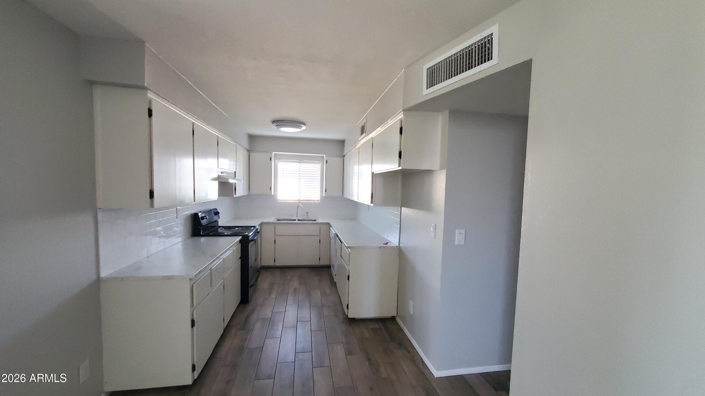 905 North Ocotillo Drive Apache Junction, AZ 85120 - Photo 7 of 24 Kitchen