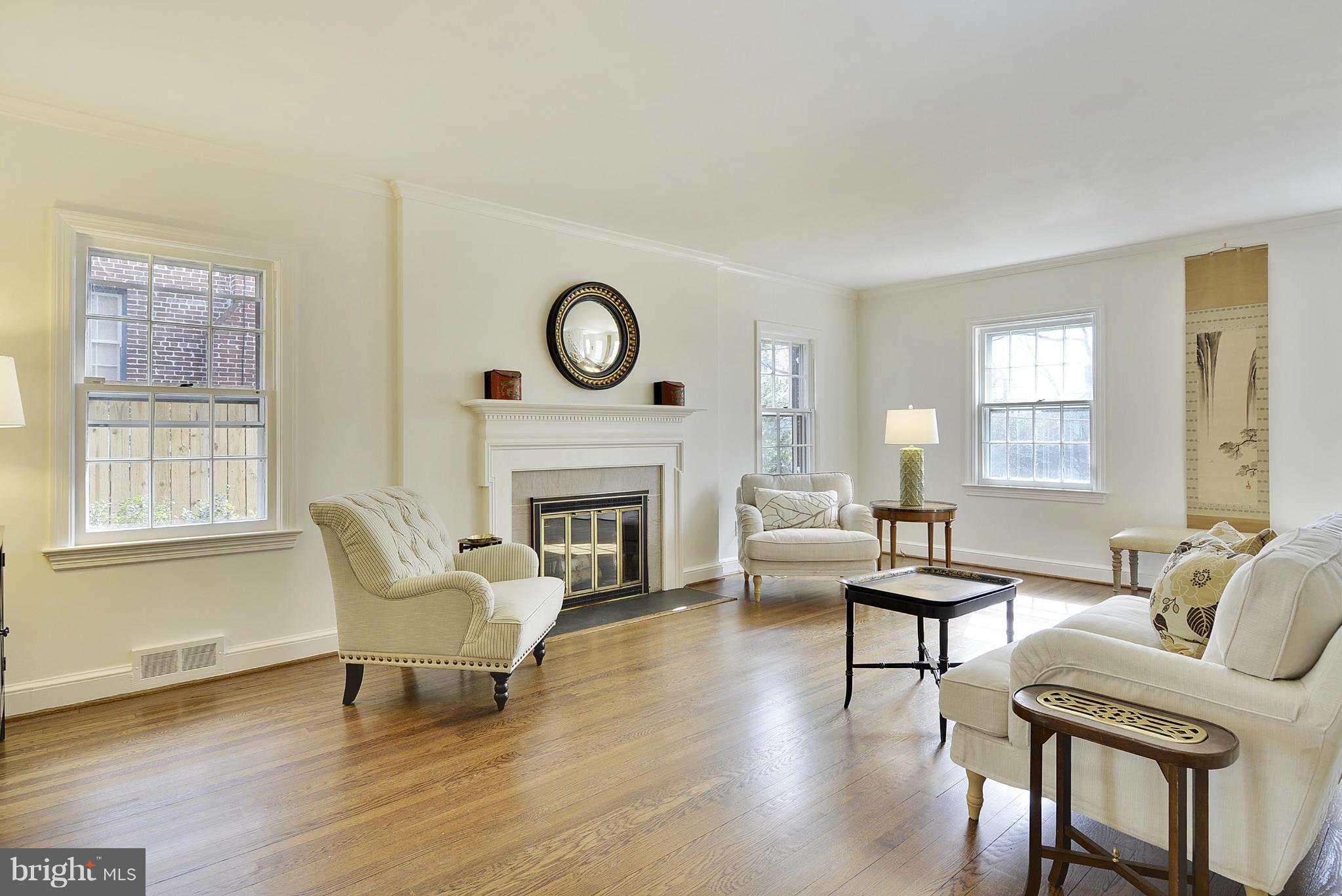 4741 Reservoir Road Northwest Washington, DC 20007 - Photo 3 of 30 Living Room