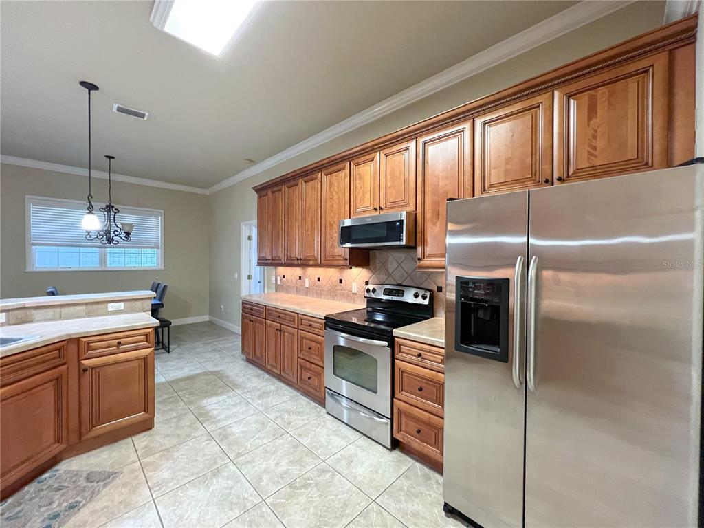 9048 Southwest 76th Avenue Gainesville, FL 32608 - Photo 3 of 17