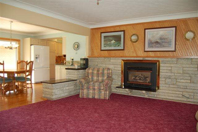 399 West Temperance Road Temperance, MI 48182 - Photo 10 of 18 LIVING ROOM