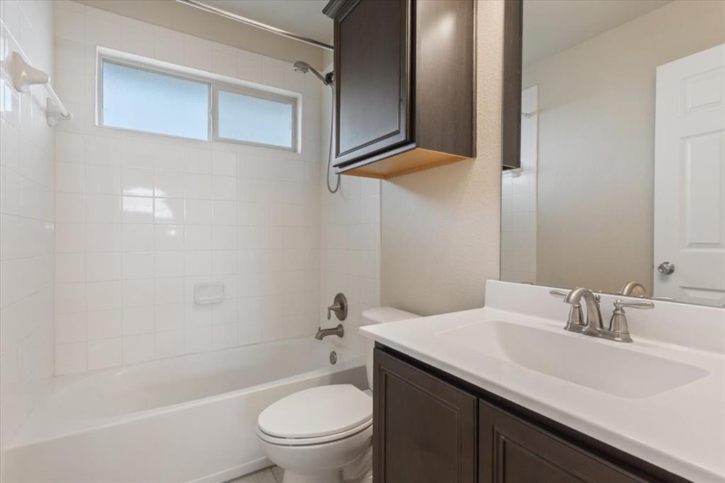 5300 Crossville Drive Waco, TX 76708 - Photo 21 of 33 a bathroom with a sink a toilet and shower