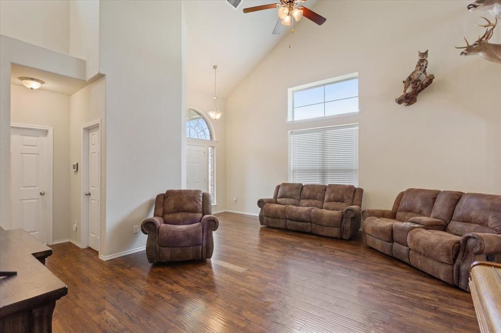 5300 Crossville Drive Waco, TX 76708 - Photo 5 of 33 a living room with furniture and a couch
