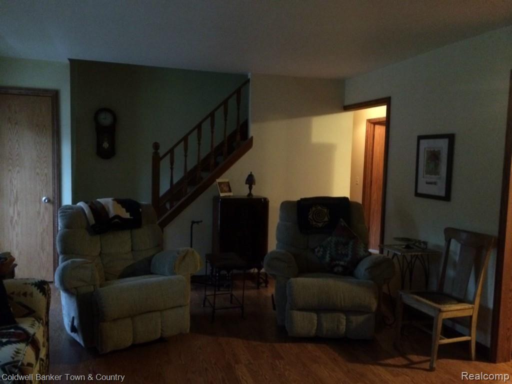 5887 Crandall Road Howell, MI 48855 - Photo 8 of 25 Living Room