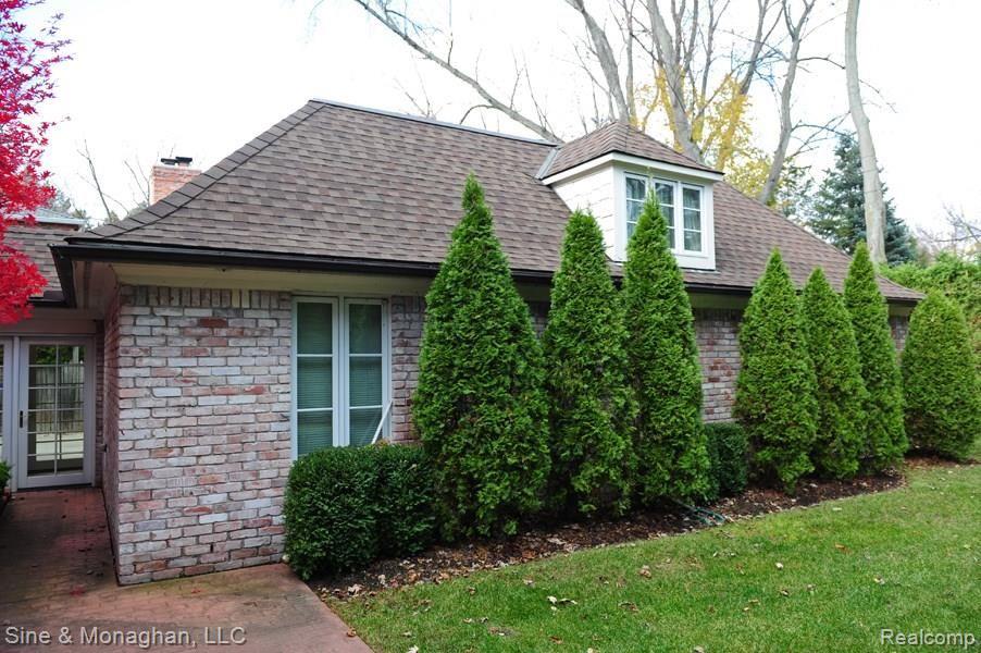 160 Touraine Road Grosse Pointe, MI 48236 - Photo 8 of 49 DSC_2195_6x9_100dpi.jpg