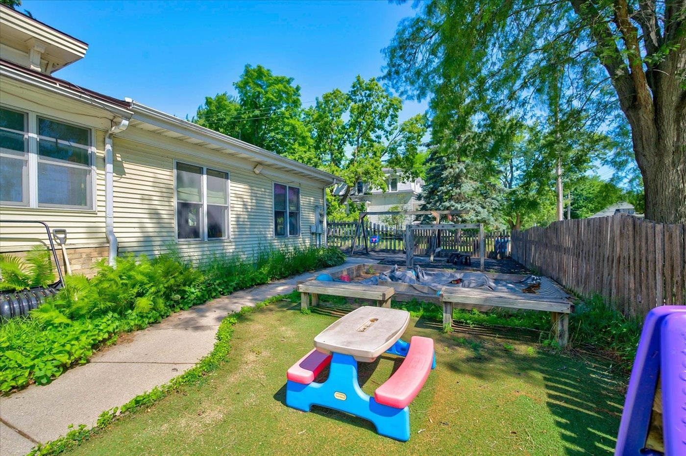 231 4th Street Baraboo, WI 53913 - Photo 11 of 46