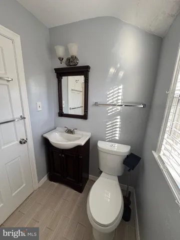 $2,800 | 3710 3rd Street South, Arlington, VA 22204