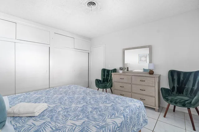$2,400 | 262 Southeast 9th Avenue, Unit B, Deerfield Beach, FL 33441