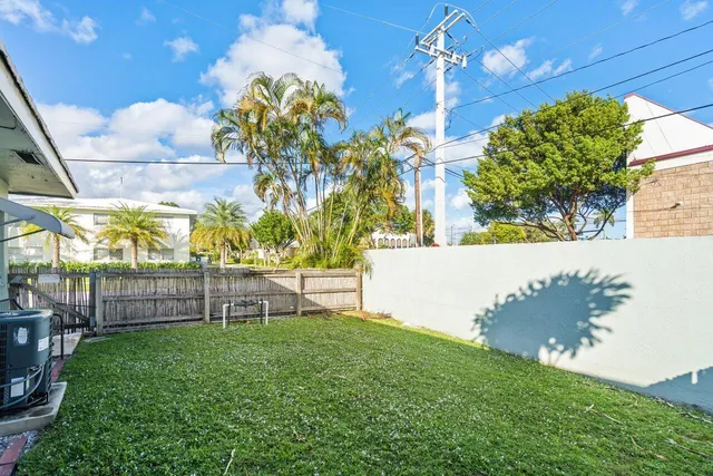 $2,400 | 262 Southeast 9th Avenue, Unit B, Deerfield Beach, FL 33441