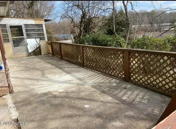 $1,750 | 131 South Purdue Avenue, Oak Ridge, TN 37830