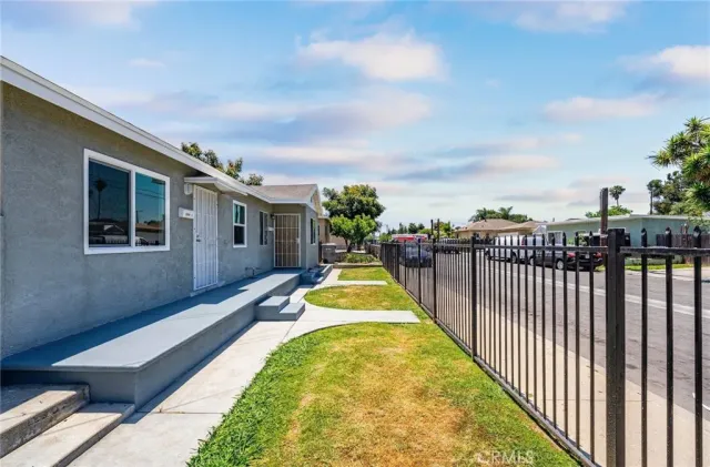 $985,000 | 12430 Peach Street, Lynwood, CA 90262