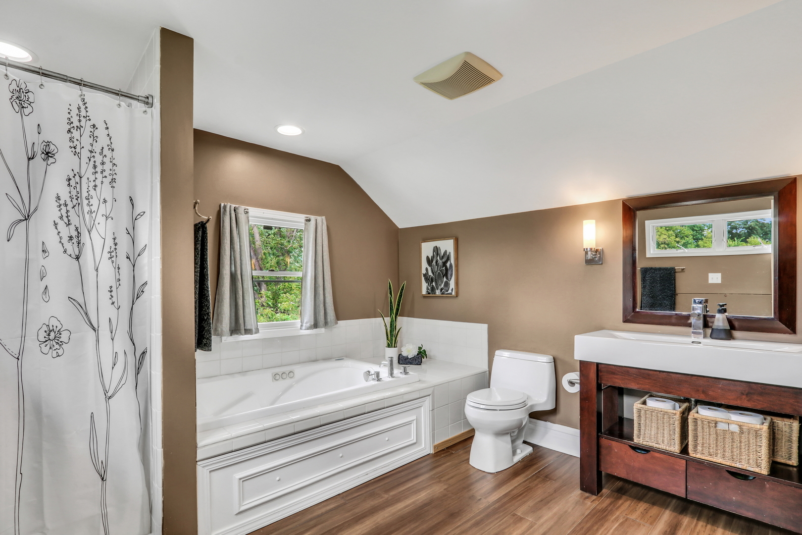 732 Rogers Road Gurnee, IL 60031 - Photo 23 of 44 a bathroom with a double vanity sink toilet and a tub