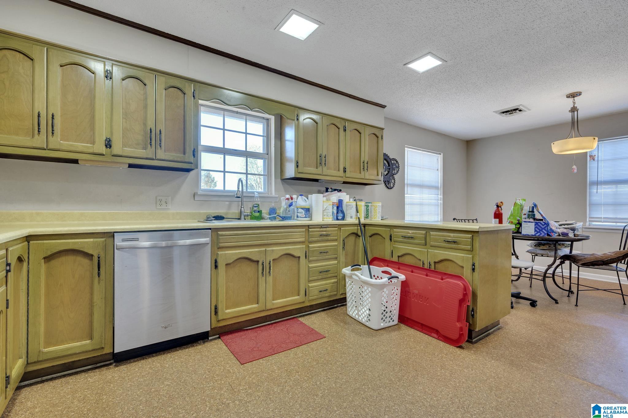 300 Baker Street Warrior, AL 35180 - Photo 8 of 44