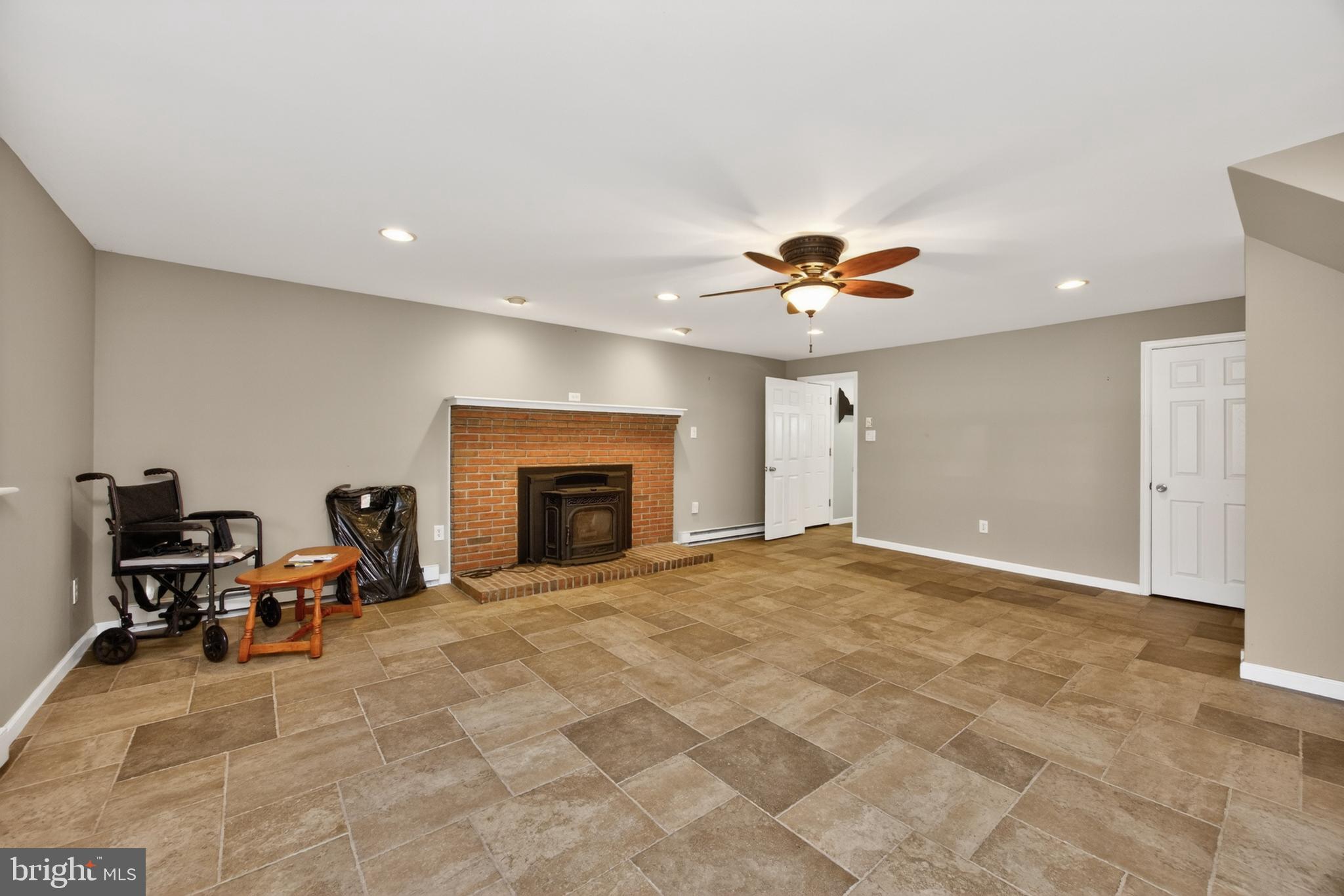 726 Claire Road Warminster, PA 18974 - Photo 9 of 36