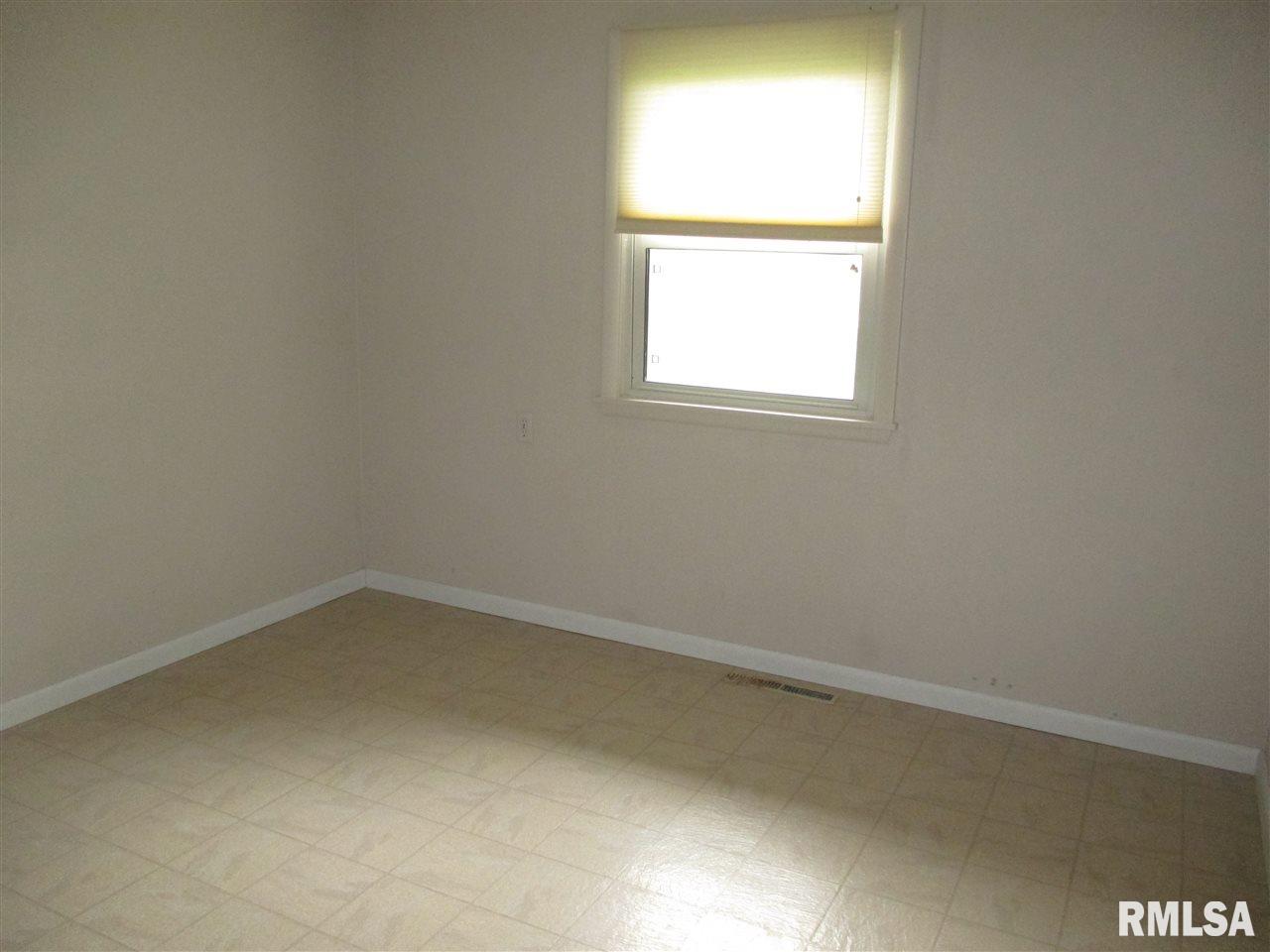 17844 Lake Knolls Road Pekin, IL 61554 - Photo 13 of 32