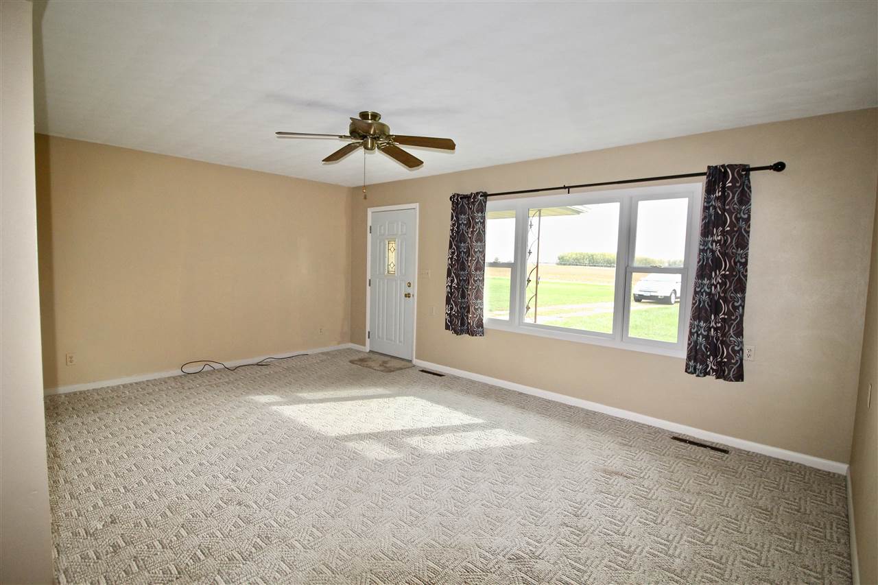 17844 Lake Knolls Road Pekin, IL 61554 - Photo 2 of 32