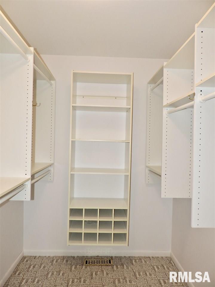 17844 Lake Knolls Road Pekin, IL 61554 - Photo 21 of 32