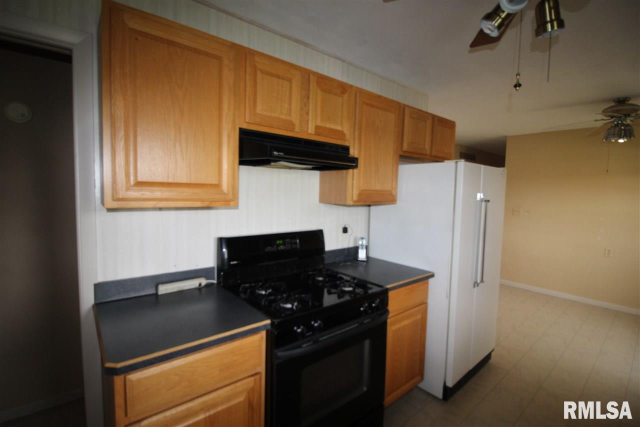 17844 Lake Knolls Road Pekin, IL 61554 - Photo 6 of 32