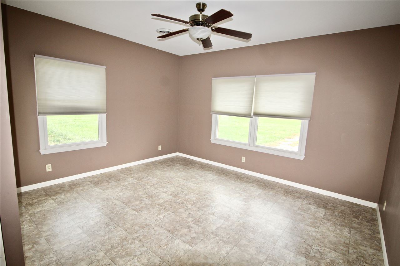 17844 Lake Knolls Road Pekin, IL 61554 - Photo 10 of 32