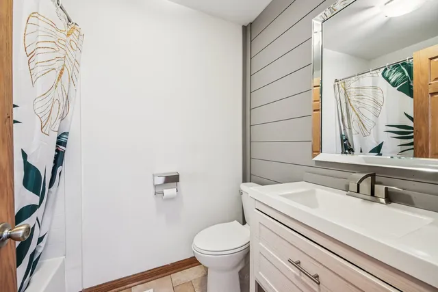 $239,900 | 7709 East Sunset Drive, Wonder Lake, IL 60097