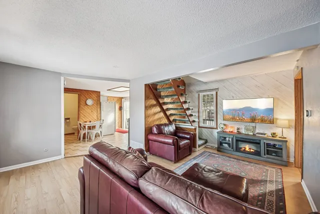 $239,900 | 7709 East Sunset Drive, Wonder Lake, IL 60097