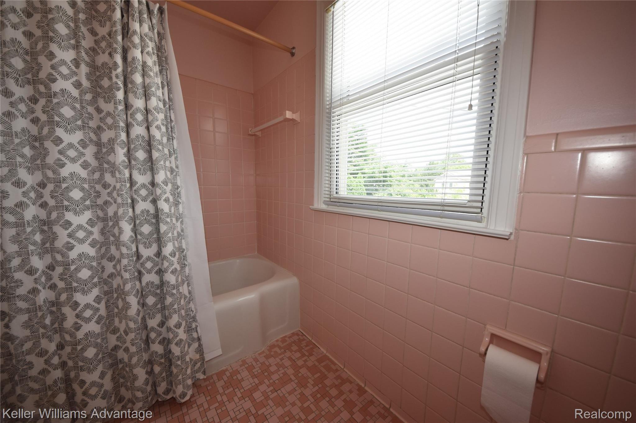 1890 Wiltshire Road Berkley, MI 48072 - Photo 25 of 34 DSC_0145.JPG