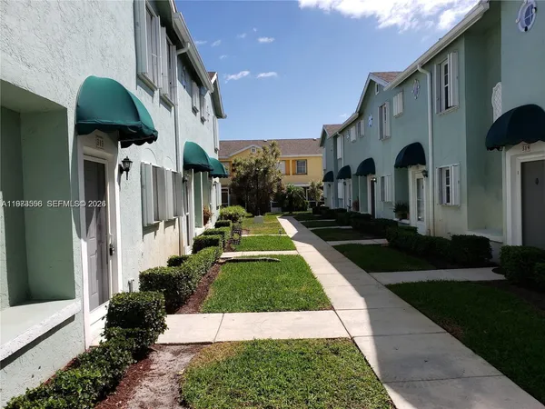 a view of a back yard of the house