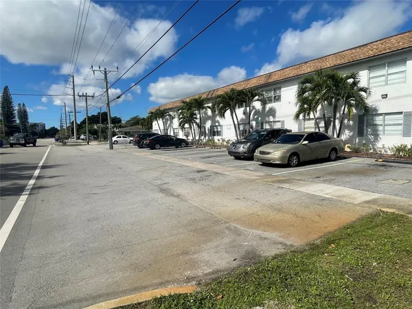 $1,650 | 395 Southwest 15th Street, Unit 12, Pompano Beach, FL 33060