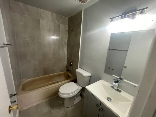 $1,650 | 395 Southwest 15th Street, Unit 12, Pompano Beach, FL 33060