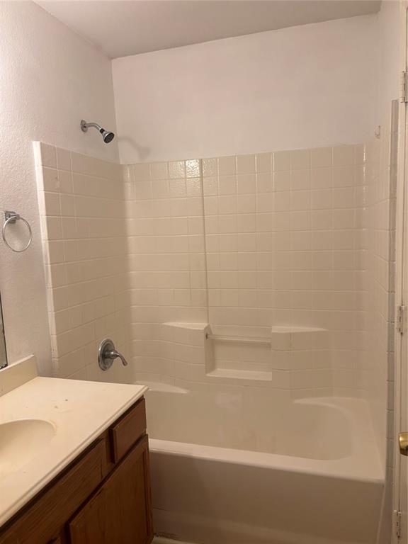 13627 Biggs Street Dallas, TX 75253 - Photo 13 of 16 a bathroom with a bathtub and a sink